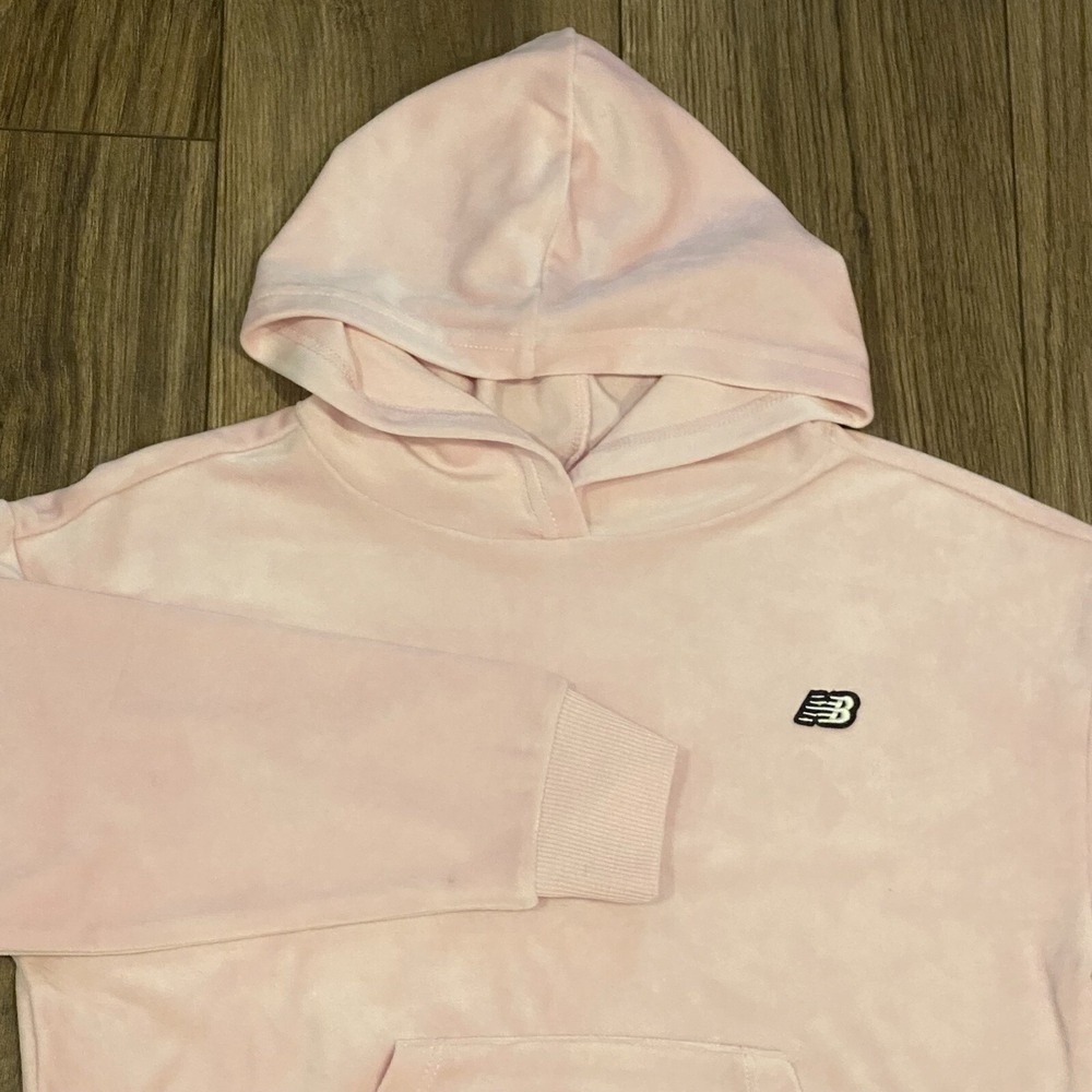 New balance Velvet Logo Hoodie Soft youth medium pink Athletic Wear